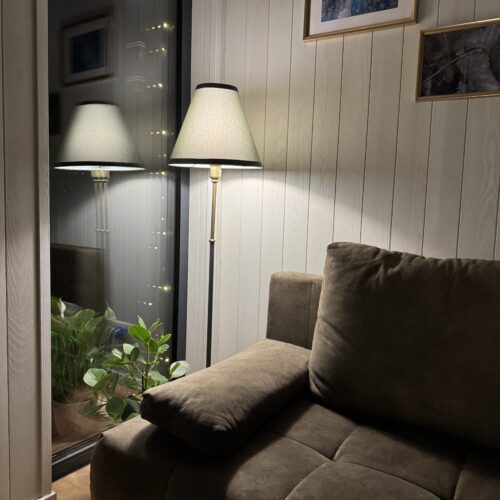 Mājīgs atpūtas namiņš mežā pie Iecavas upes “Mazā zīle”