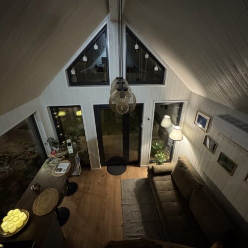 Mājīgs atpūtas namiņš mežā pie Iecavas upes “Mazā zīle”