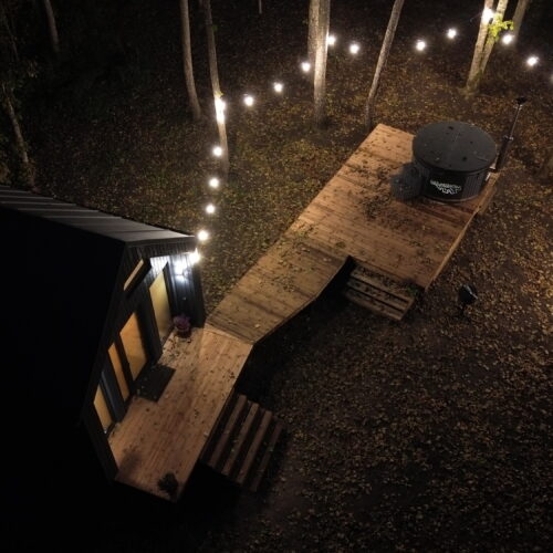 Mājīgs atpūtas namiņš mežā pie Iecavas upes “Mazā zīle”